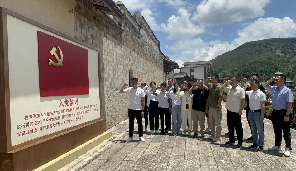 不凡成就非凡 · 卓越之路