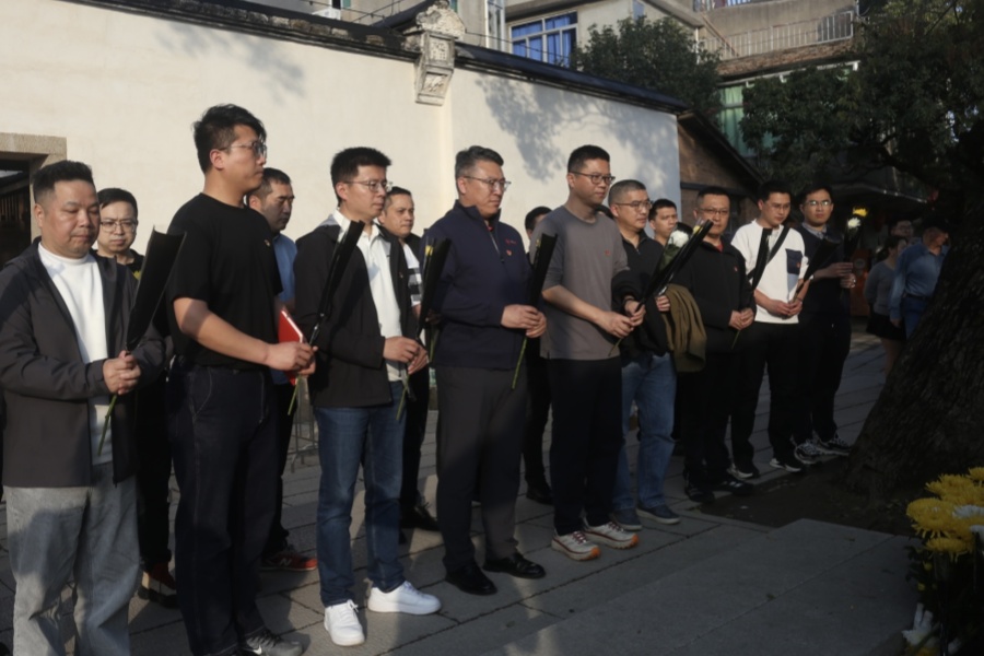 不凡成就非凡 · 卓越之路