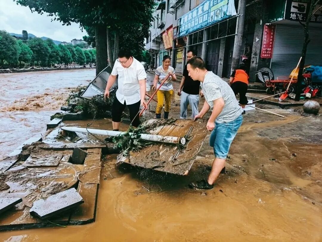 不凡成就非凡 · 卓越之路