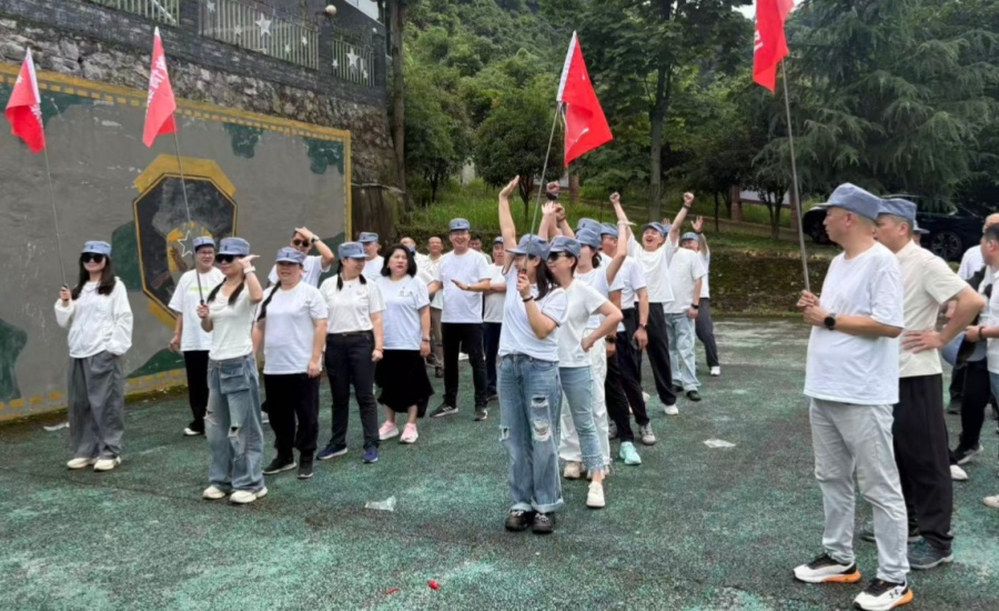 不凡成就非凡 · 卓越之路