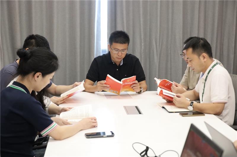 不凡成就非凡 · 卓越之路